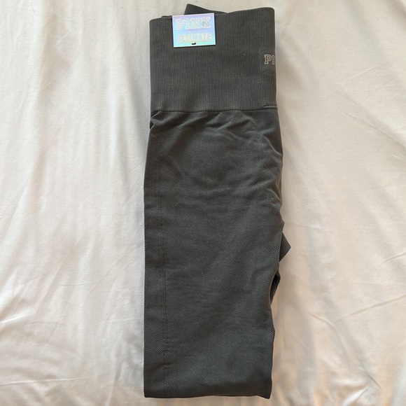 Seamless yoga pants. New with tags - Picture 2 of 2